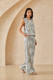 Gray & White Paisley Print Sleeveless Vest with Multi-Pockets