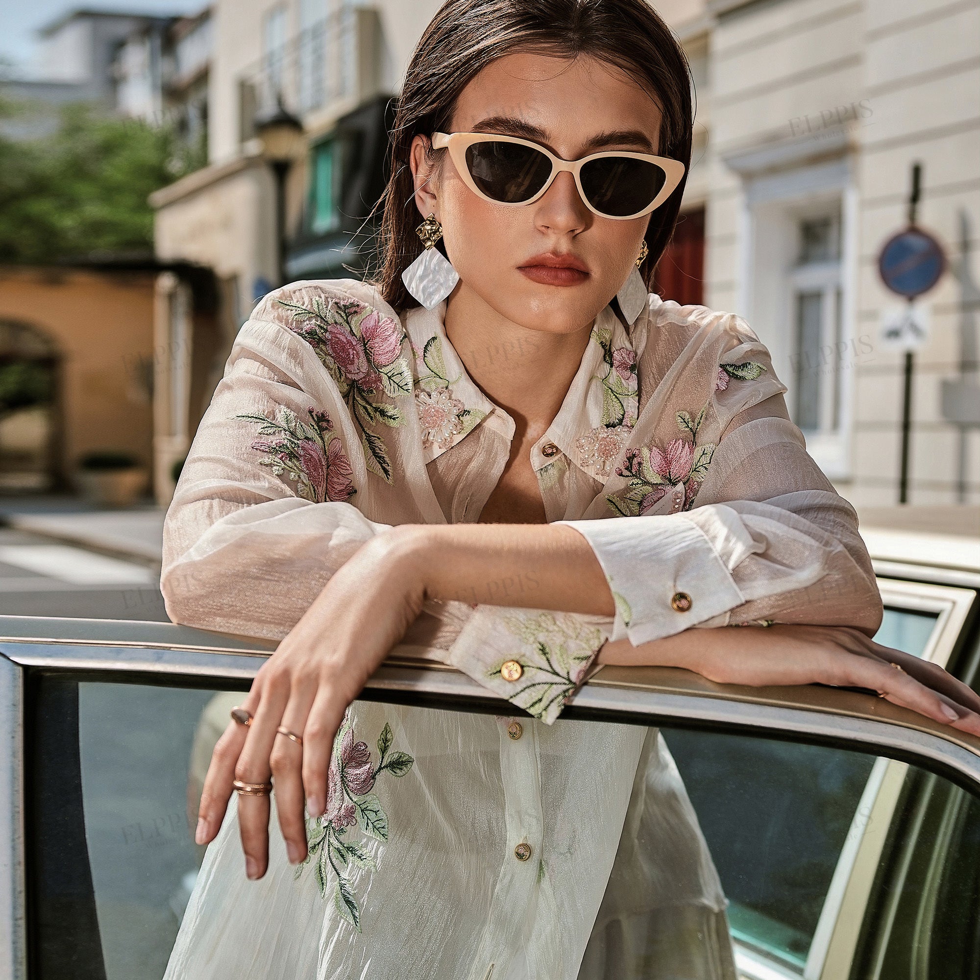 Romantic casual style embroidered floral shorts