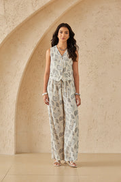 Beige Paisley Print Button-Front Sleeveless Vest