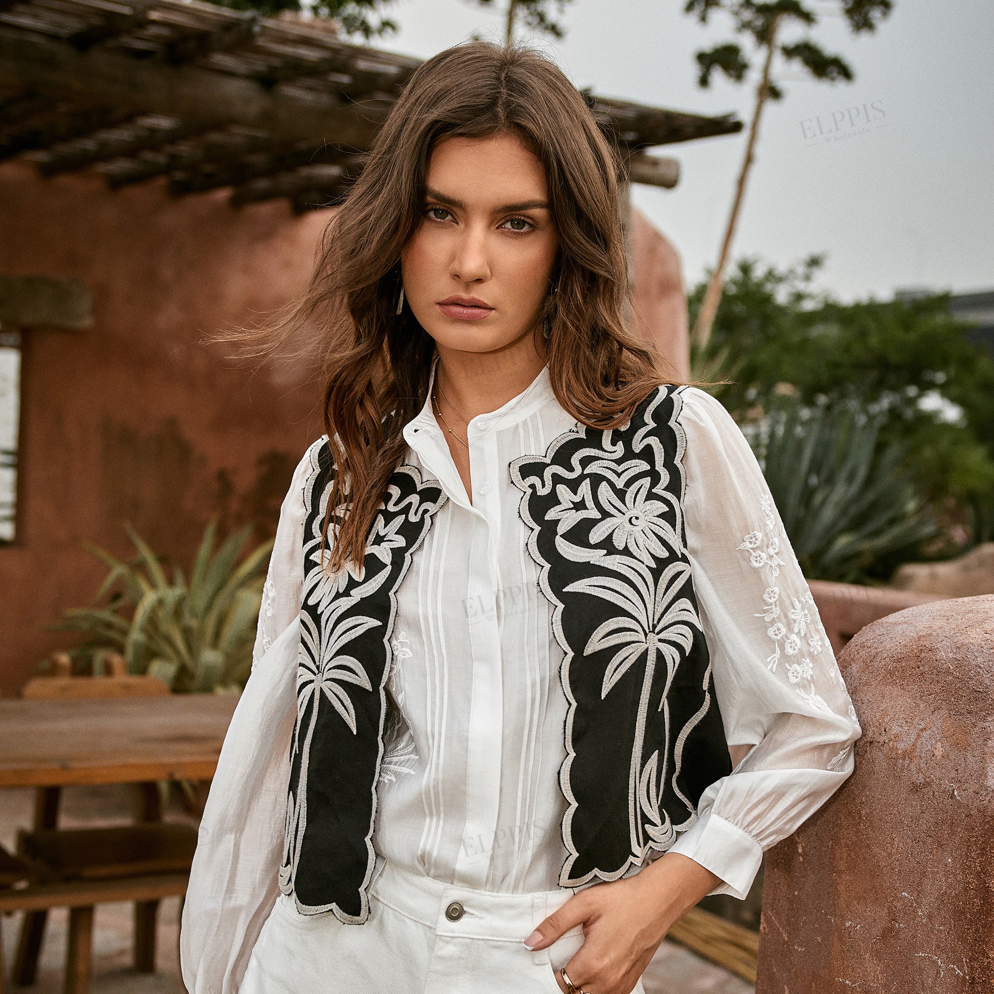 Embroidered H-line round neck long sleeve shirt