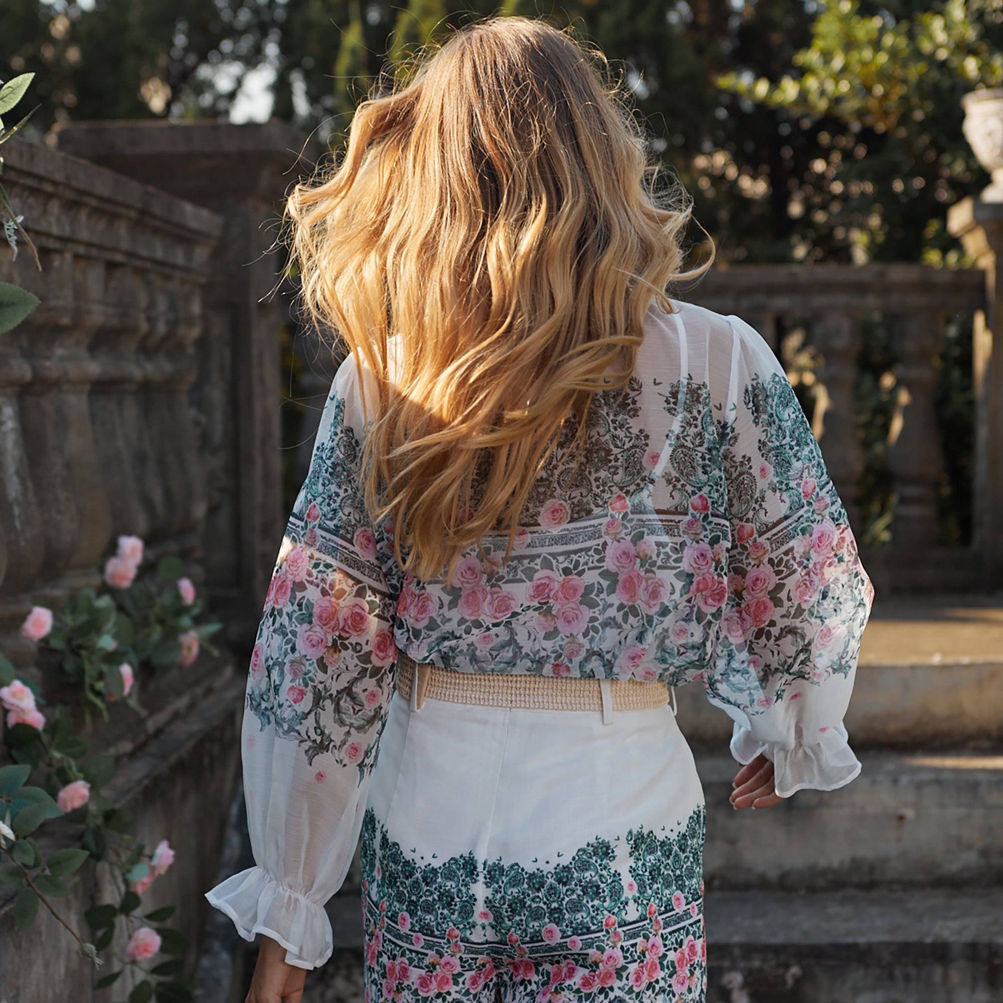 Chiffon positioned floral H-line long sleeve woven top