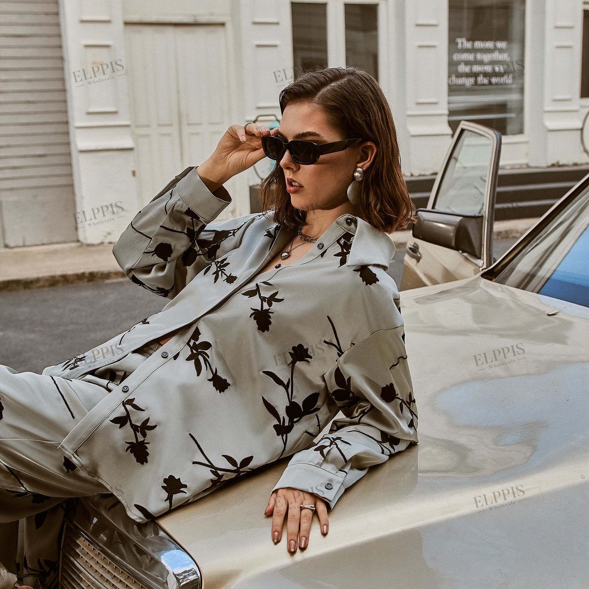 Satin embroidered straight-cut H-line shirt