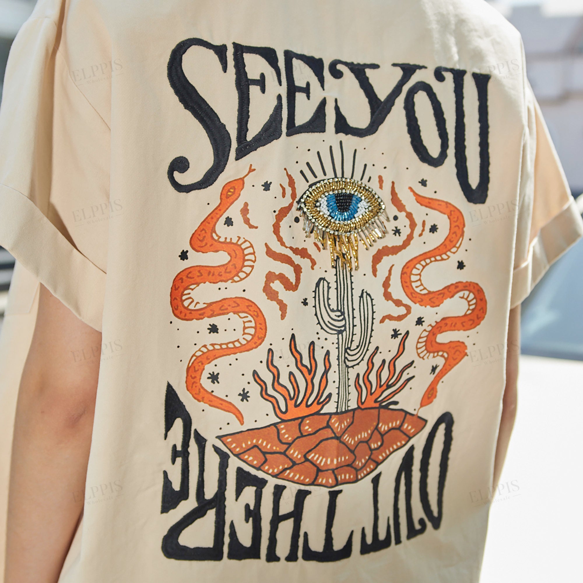 Embroidered three-dimensional badge straight-cut H-line short sleeve shirt