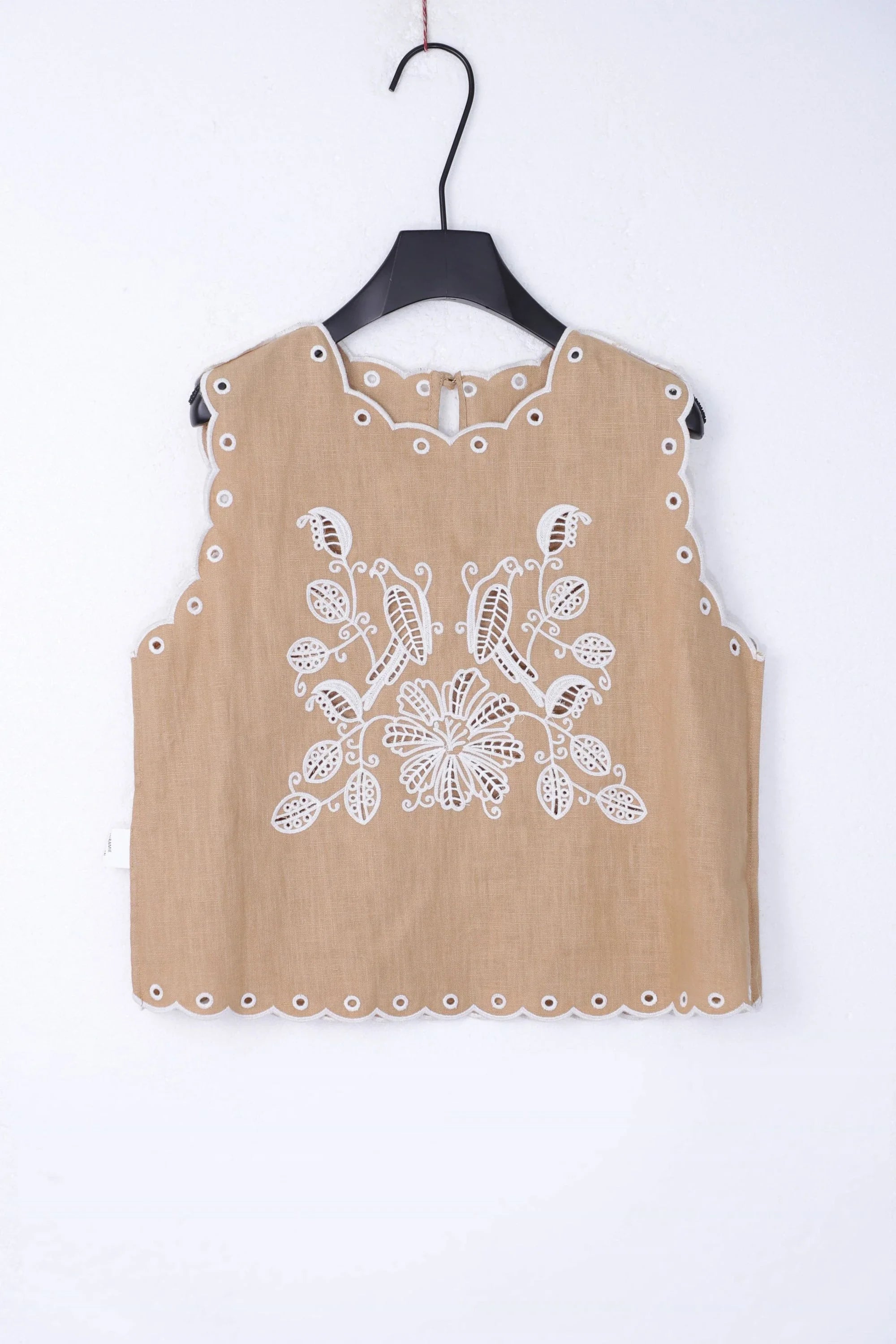Khaki Sleeveless Linen-Blend Top with White Floral Cutwork Embroidery product view – Elppis 1B5D06988WW