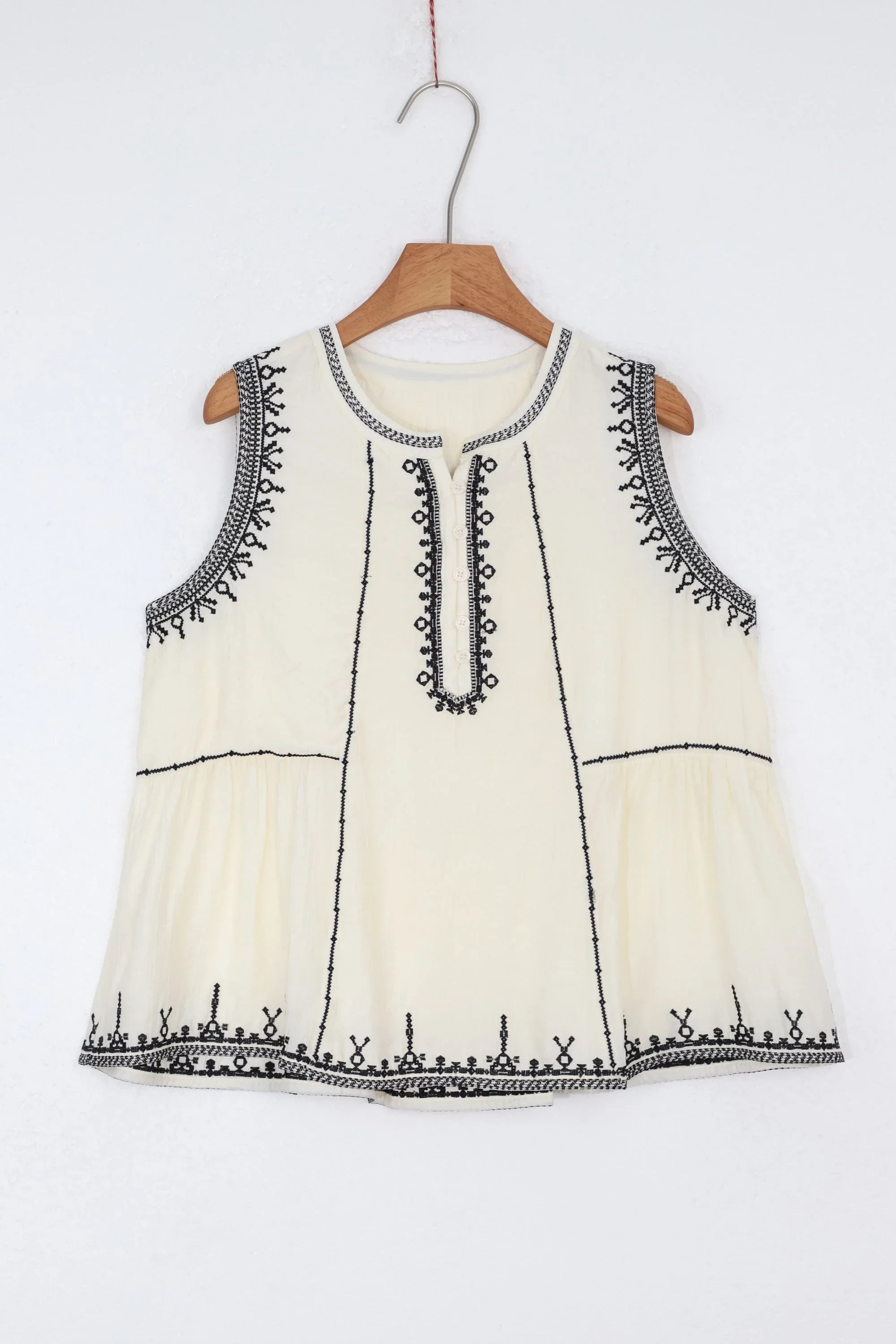 Cream Sleeveless Top with Black Embroidered Trim product view – Elppis 1B5E08923WW