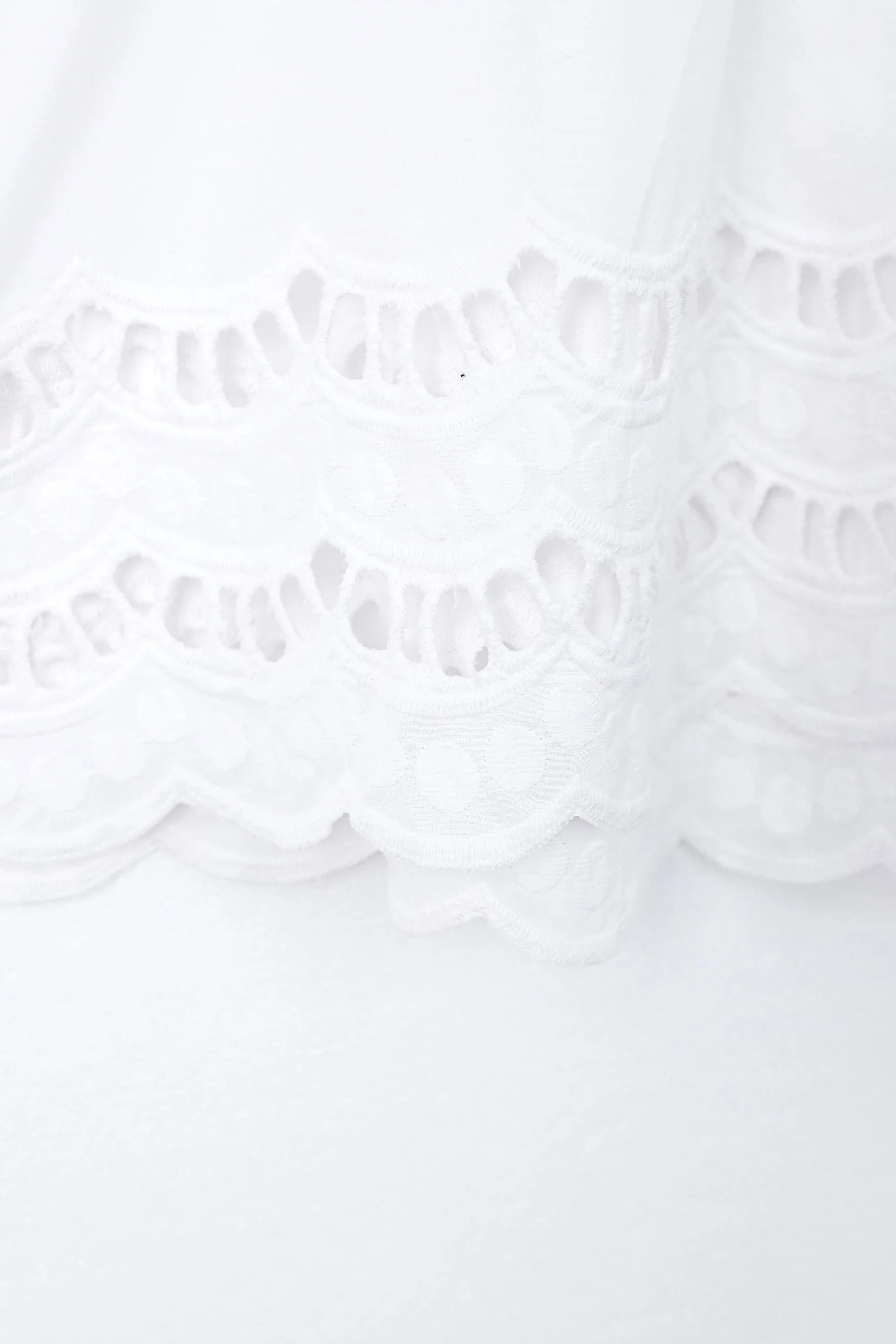White Short-Sleeve Blouse with Cutwork Embroidery and Ruffled Hem product detail 1 – Elppis 1B5E09174WW-01CM