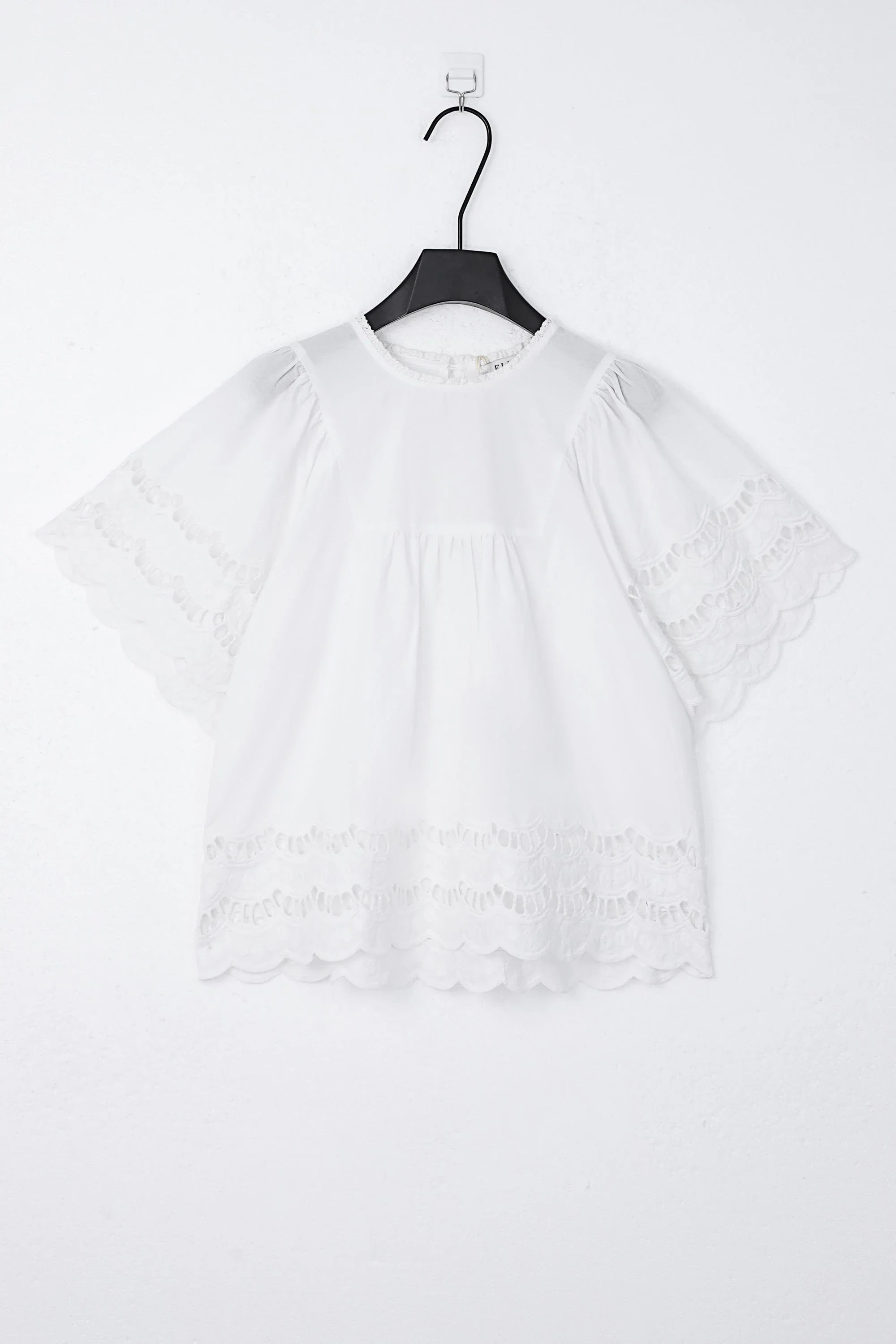 White Short-Sleeve Blouse with Cutwork Embroidery and Ruffled Hem product view – Elppis 1B5E09174WW-01CM