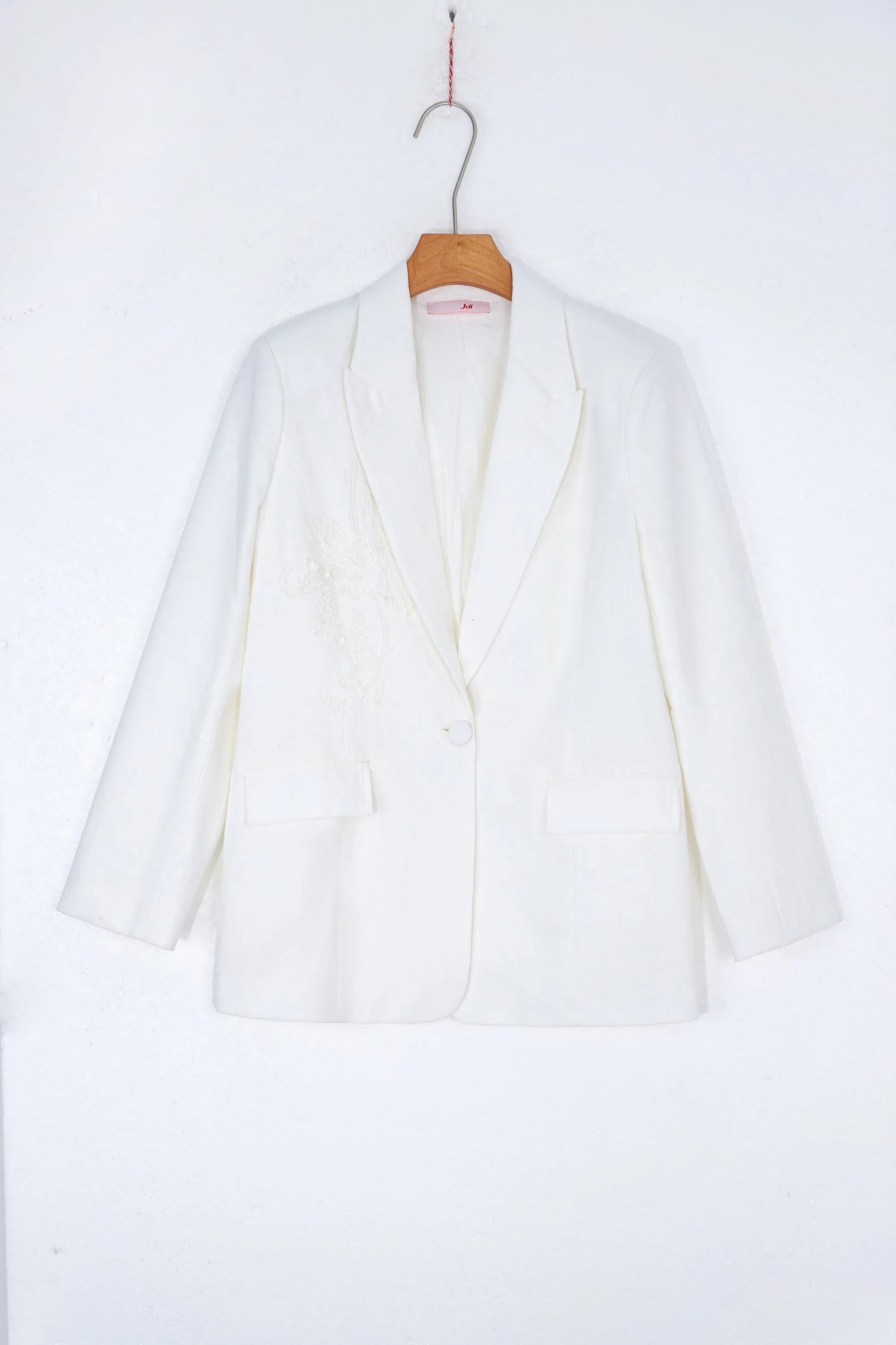 White Tailored Blazer with Beaded Floral Embroidery product detail 1 – Elppis 1J5F09293CM