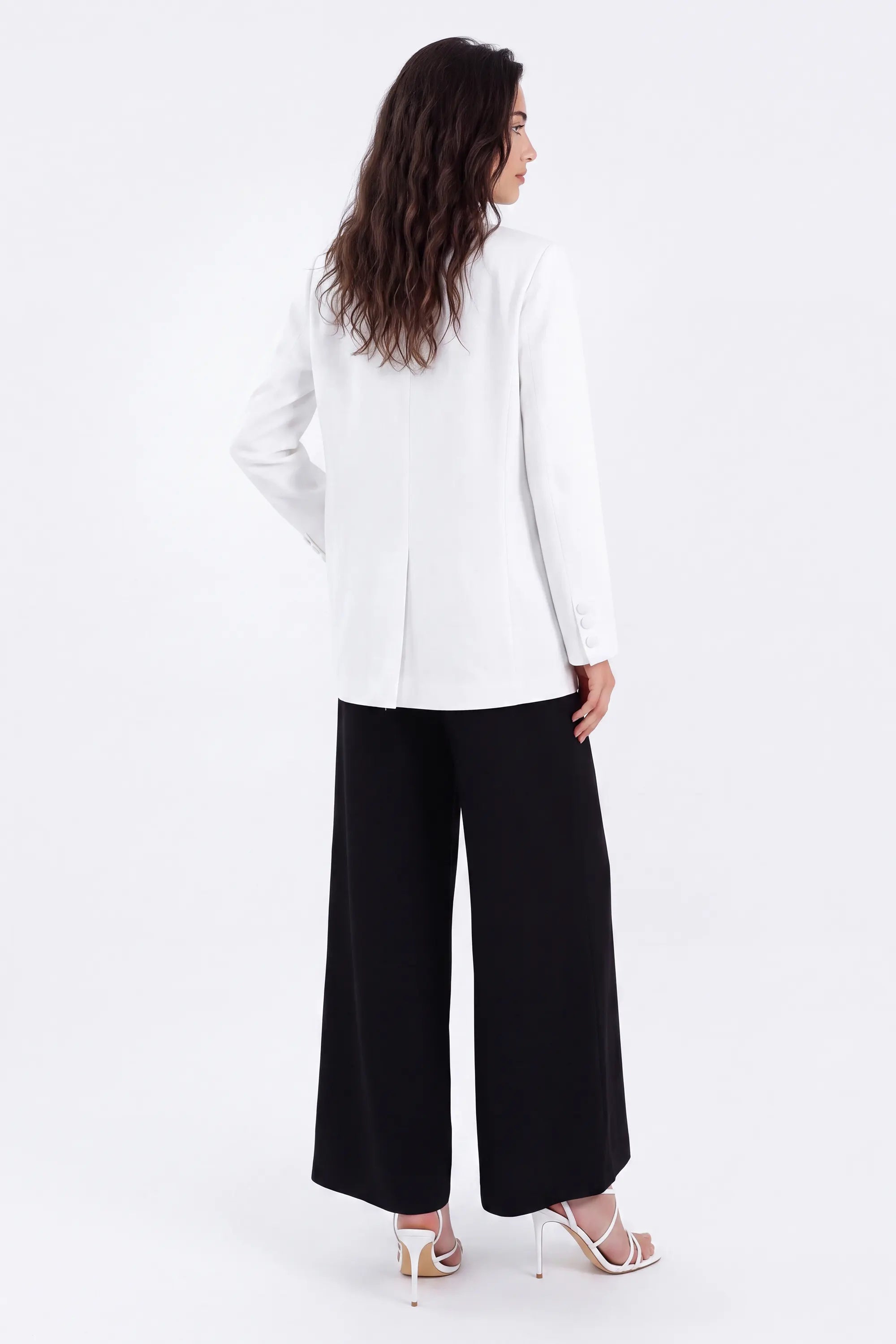 White Tailored Blazer with Beaded Floral Embroidery on model, studio view 4 – Elppis 1J5F09293CM