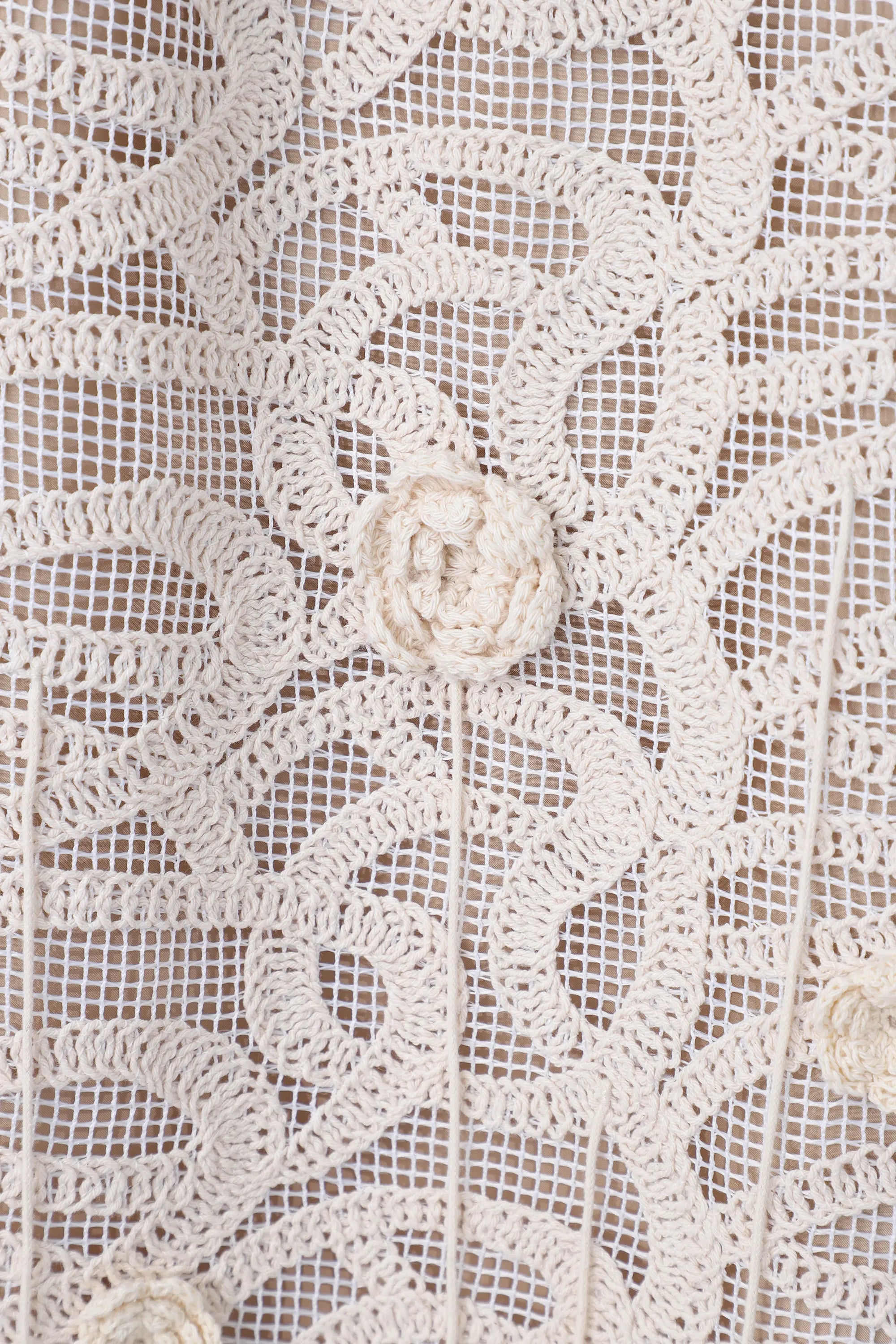 Sleeveless Fringe Hem Lace Vest product detail 3 – Elppis 1J6K08715BN