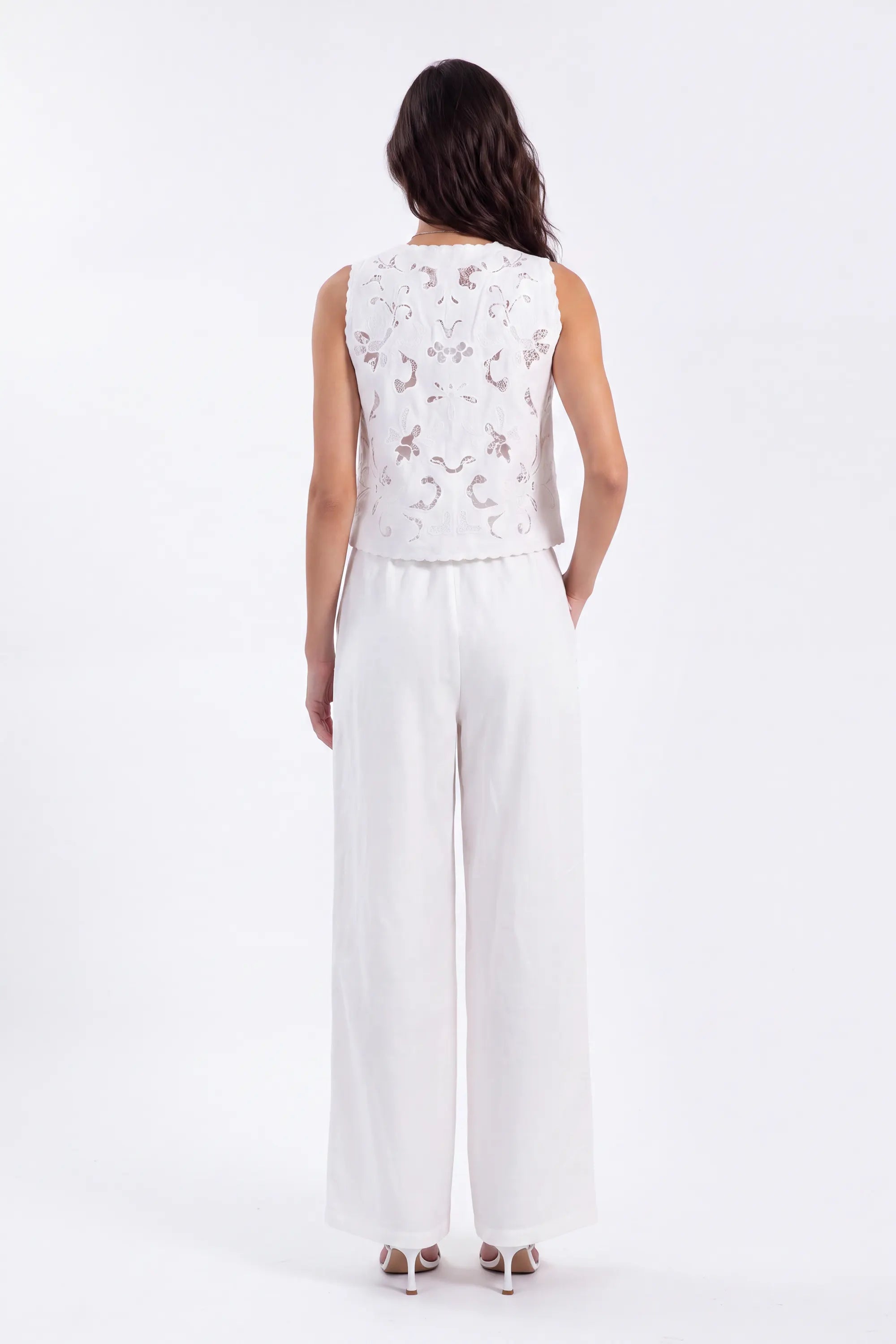 White Floral Lace Cropped Vest with Tie Detail on model, back view – Elppis 2B5D07666WW