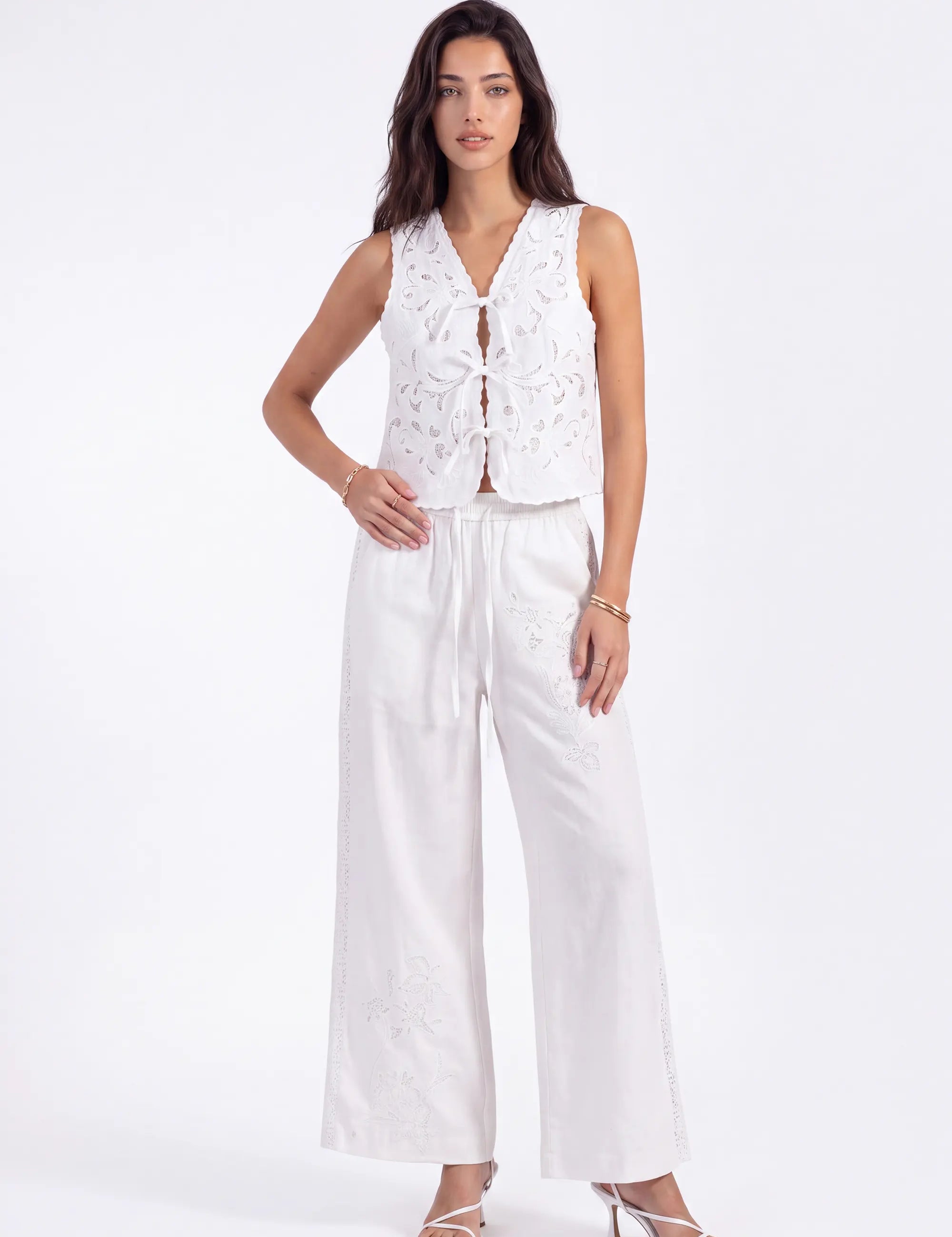 White Floral Lace Cropped Vest with Tie Detail on model, front view – Elppis 2B5D07666WW