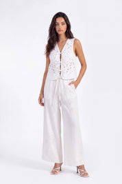 White Floral Lace Cropped Vest with Tie Detail on model, studio view 5 – Elppis 2B5D07666WW