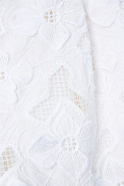 White Floral Lace Embroidered Shorts product detail 2 – Elppis 2B5G08101WW-01CM