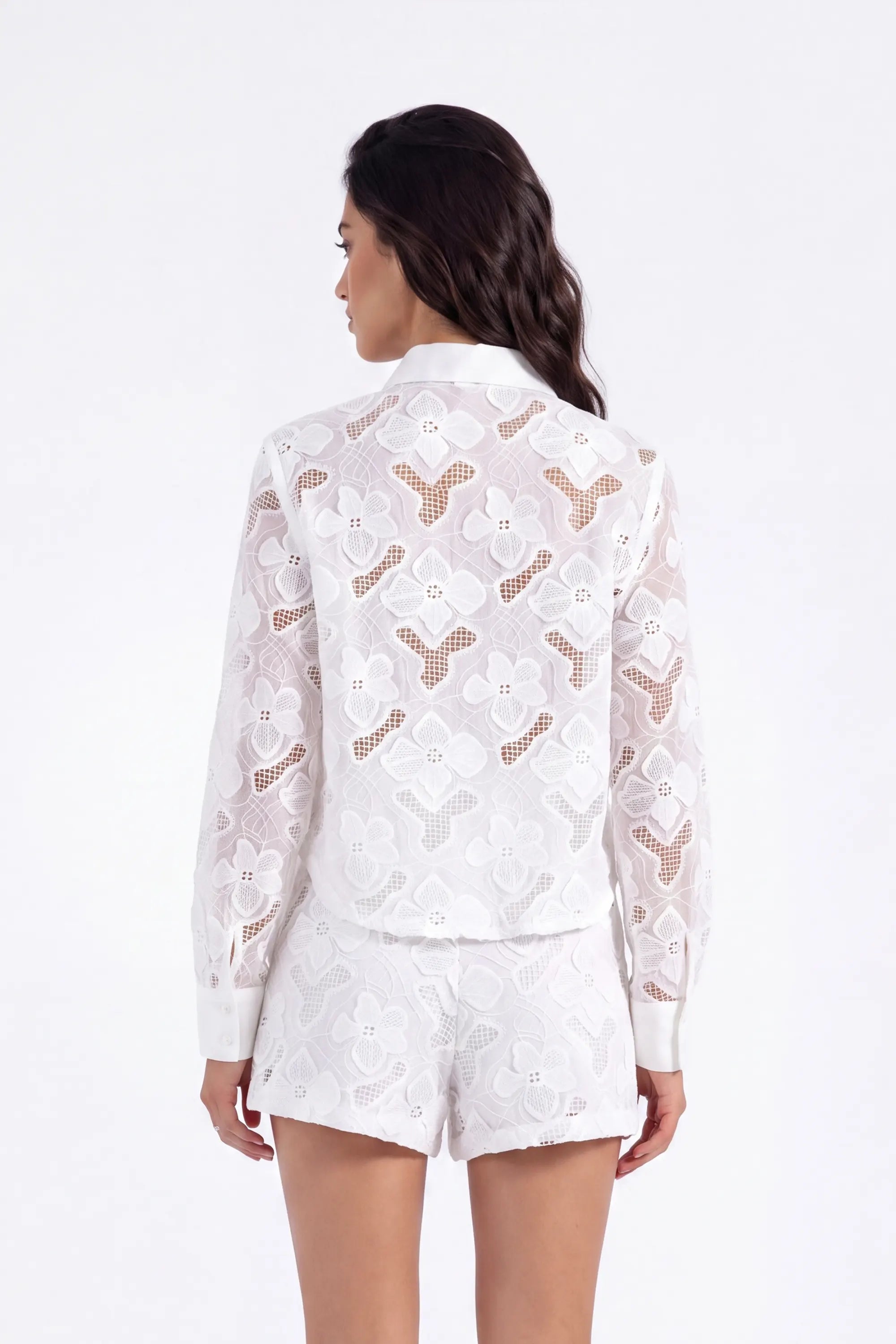 White Floral Lace Embroidered Shorts on model, studio view 5 – Elppis 2B5G08101WW-01CM