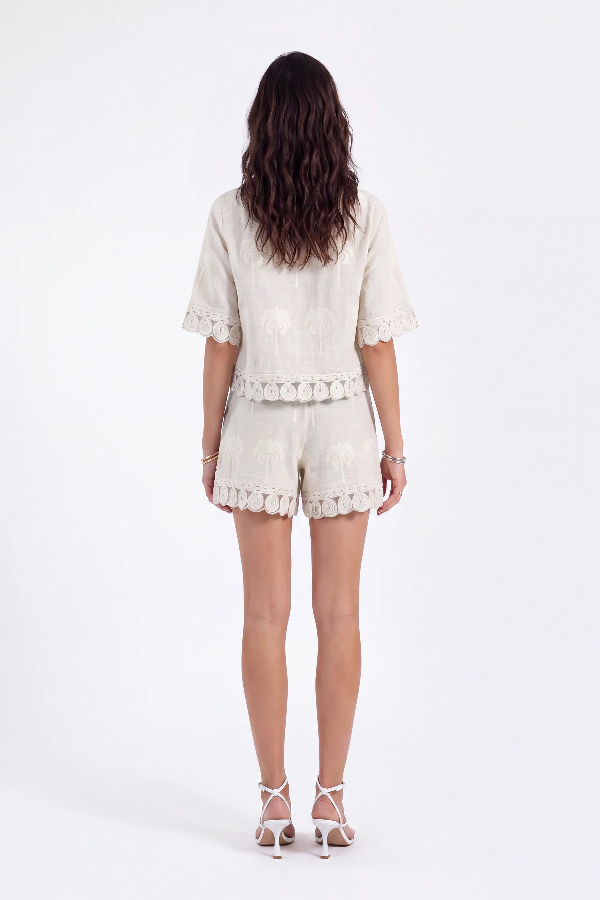 Beige Palm Tree Embroidered Short-Sleeve Shirt with Loop Trim on model, back view – Elppis 2J5E01498JJ-01JJ