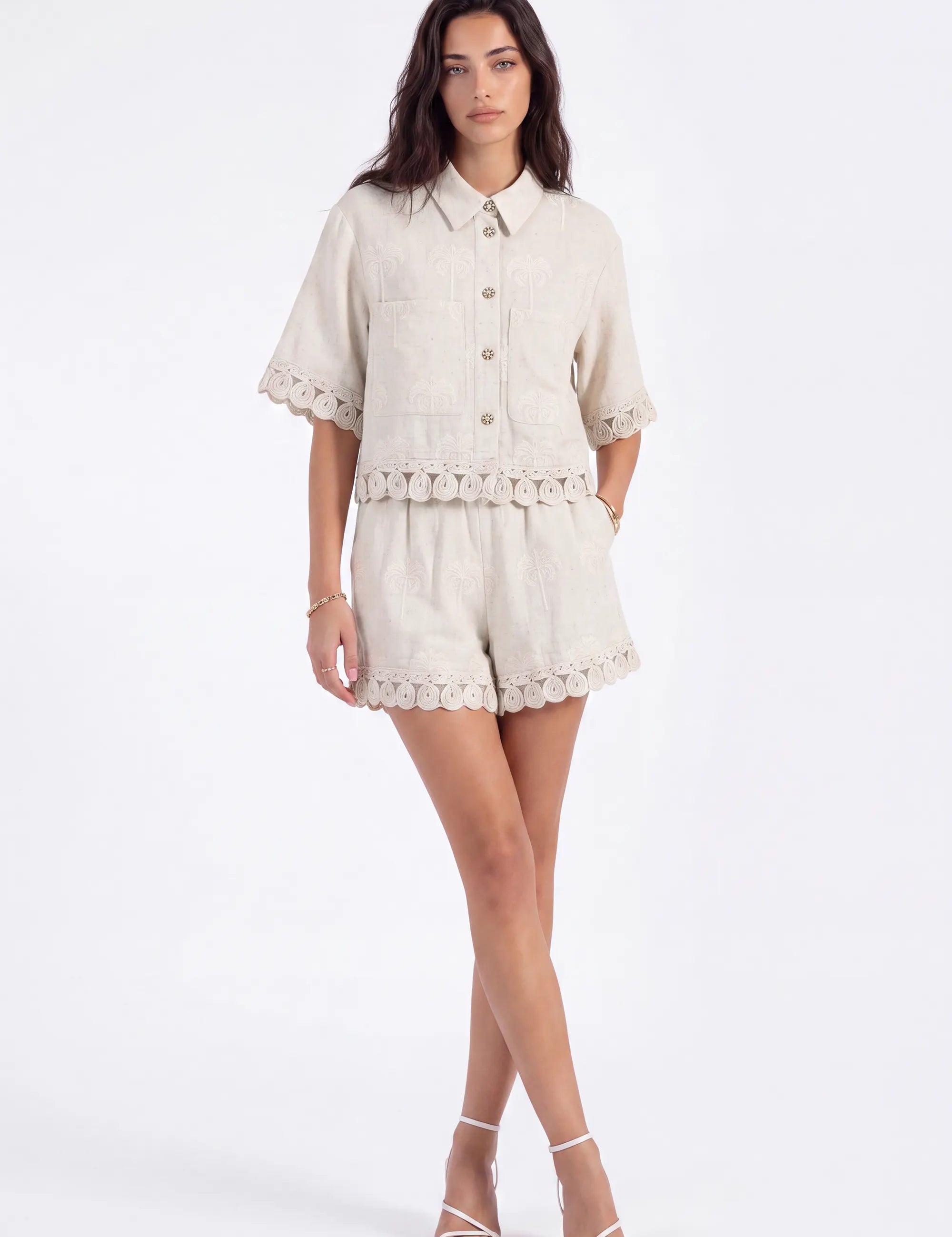 Beige Palm Tree Embroidered Short-Sleeve Shirt with Loop Trim on model, front view – Elppis 2J5E01498JJ-01JJ