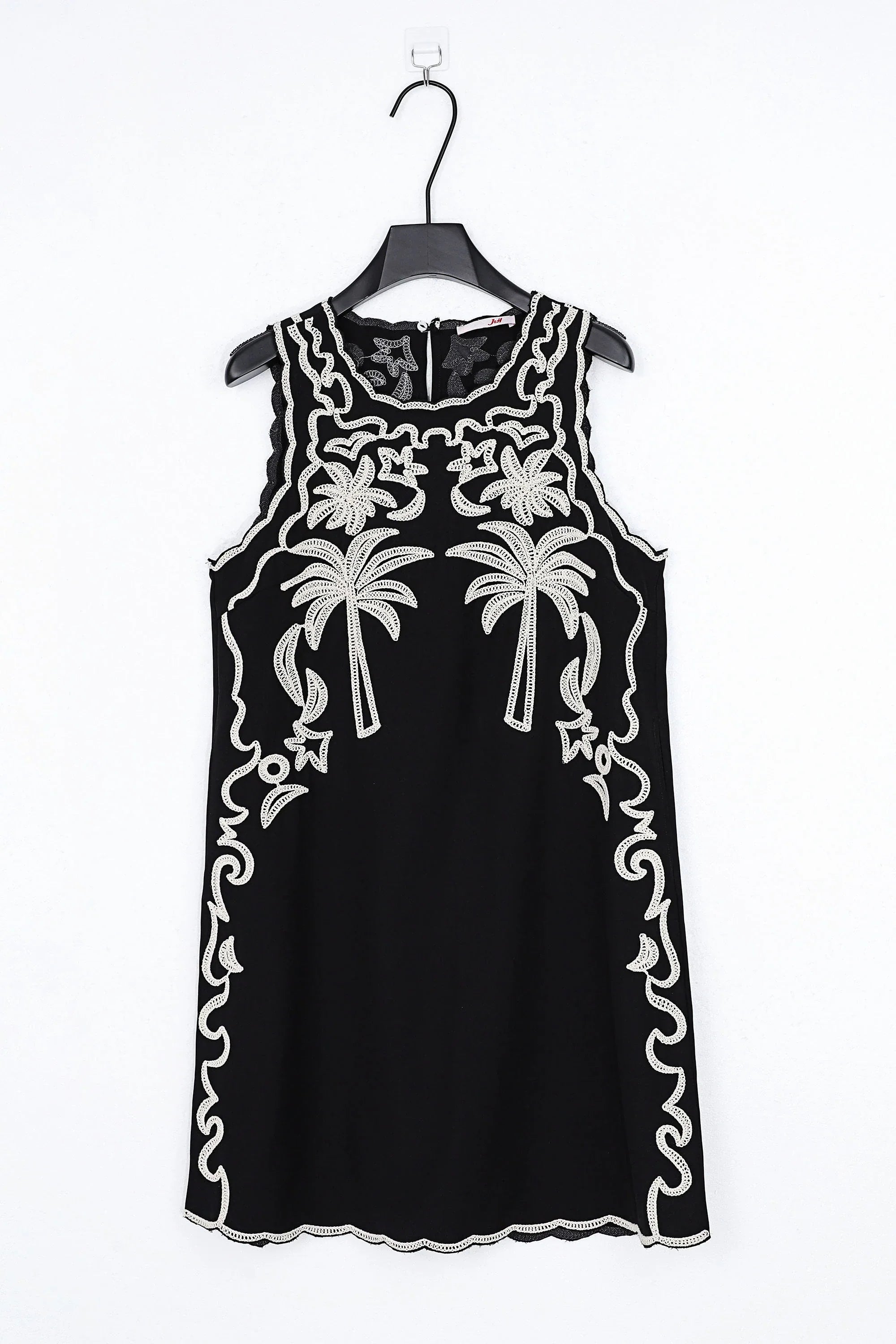 Black Sleeveless Shift Dress with Cream Palm Tree Embroidery product detail 1 – Elppis 2T5D02702JJ