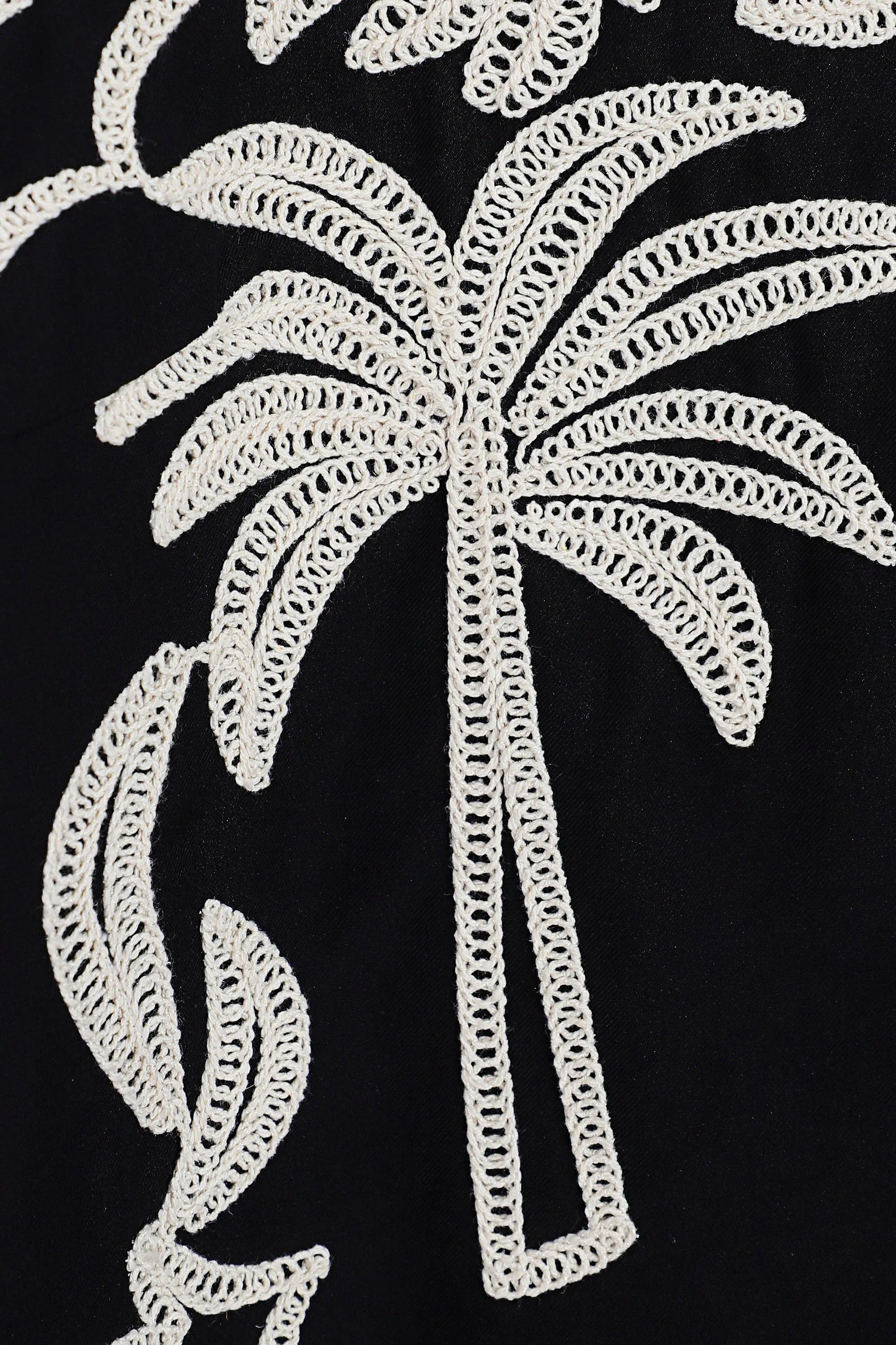 Black Sleeveless Shift Dress with Cream Palm Tree Embroidery product detail 3 – Elppis 2T5D02702JJ