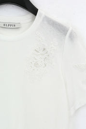 White Crew Neck T-Shirt with 3D Floral Cutout Embroidery product detail 2 – Elppis 3B5E05720WW