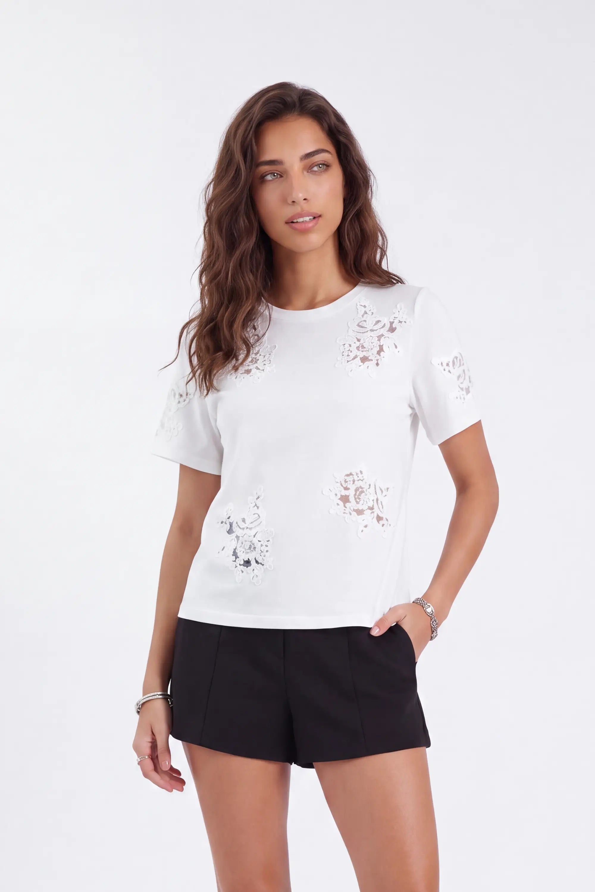 White Crew Neck T-Shirt with 3D Floral Cutout Embroidery on model, studio view 3 – Elppis 3B5E05720WW