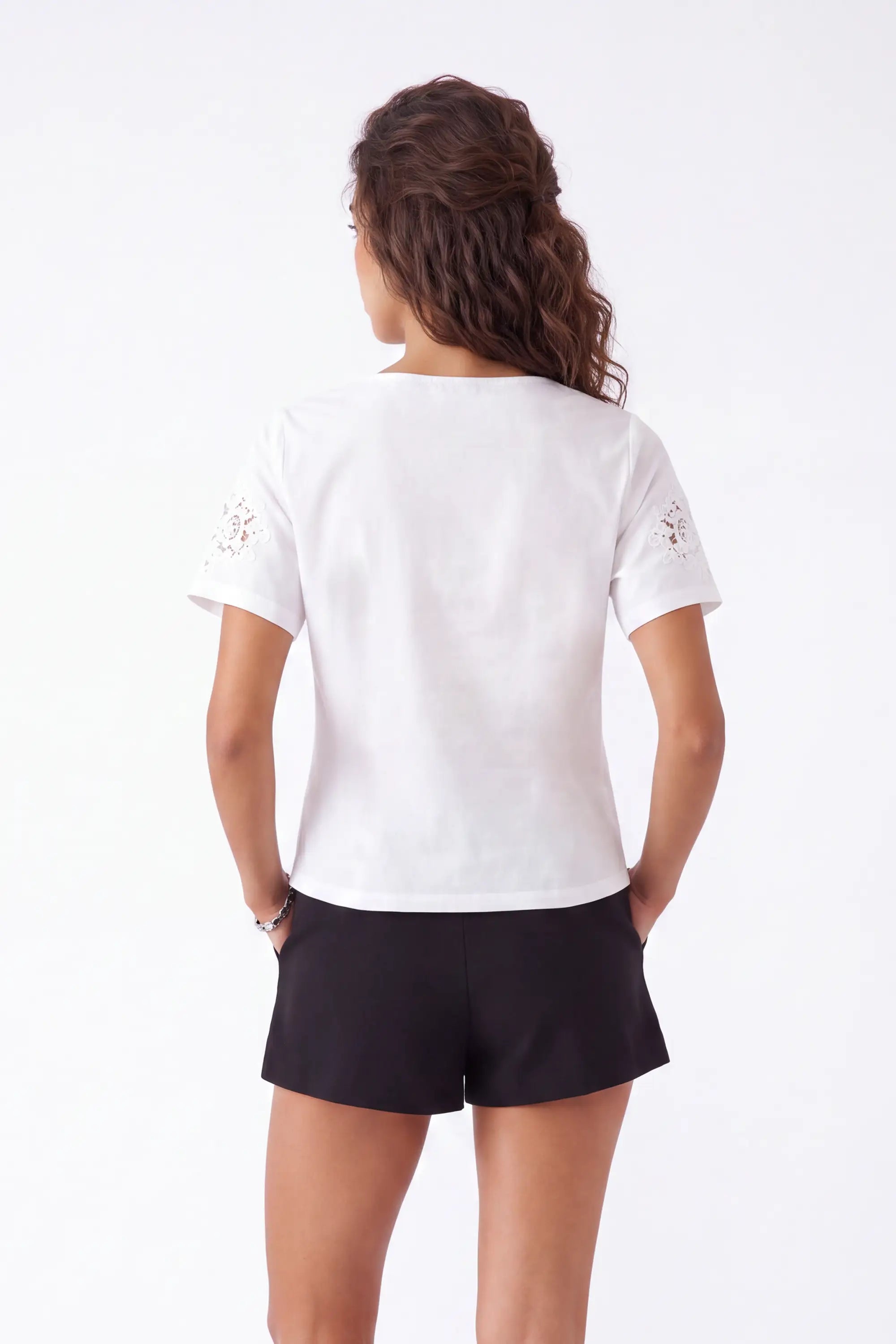 White Crew Neck T-Shirt with 3D Floral Cutout Embroidery on model, studio view 5 – Elppis 3B5E05720WW