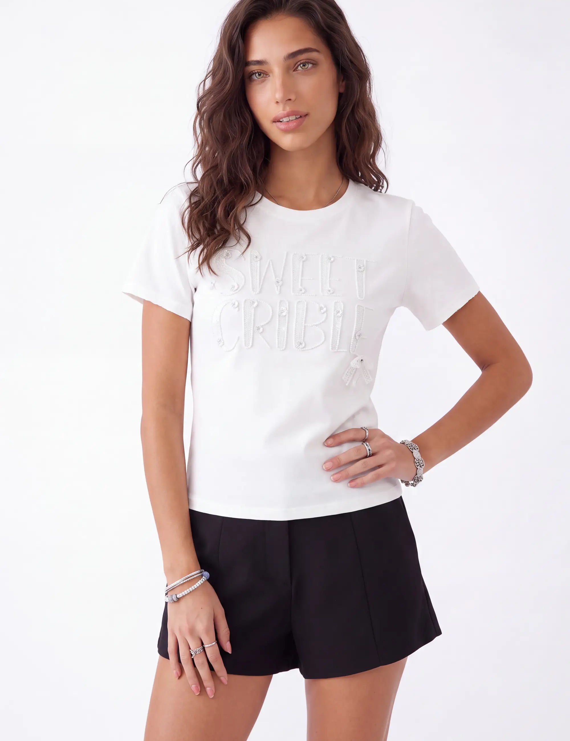 White Embellished Crew Neck T-Shirt on model, studio view 2 – Elppis 3B5E06617WW