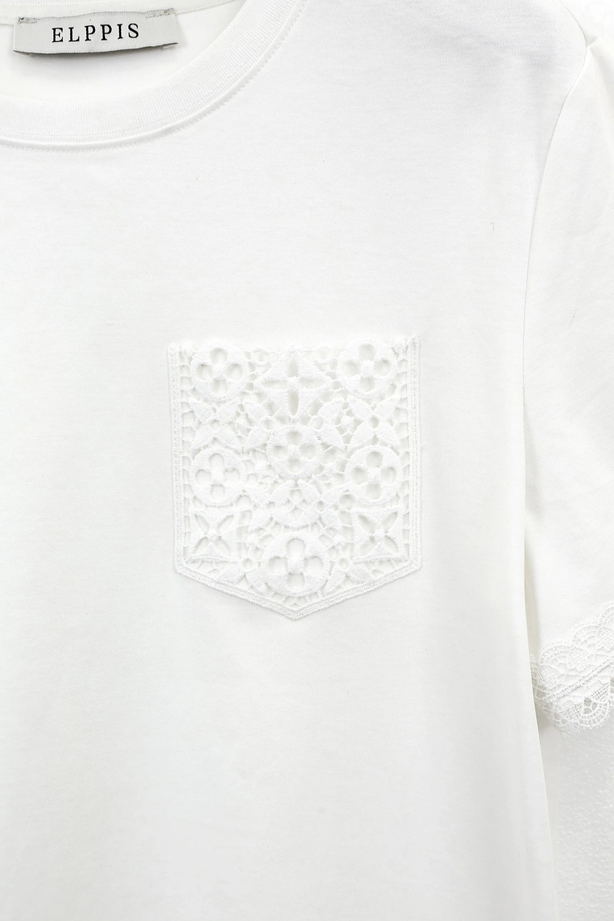 White Crew Neck T-Shirt with Lace-Trimmed Sleeves and Cutout Pocket product detail 2 – Elppis 3B5S05589WW