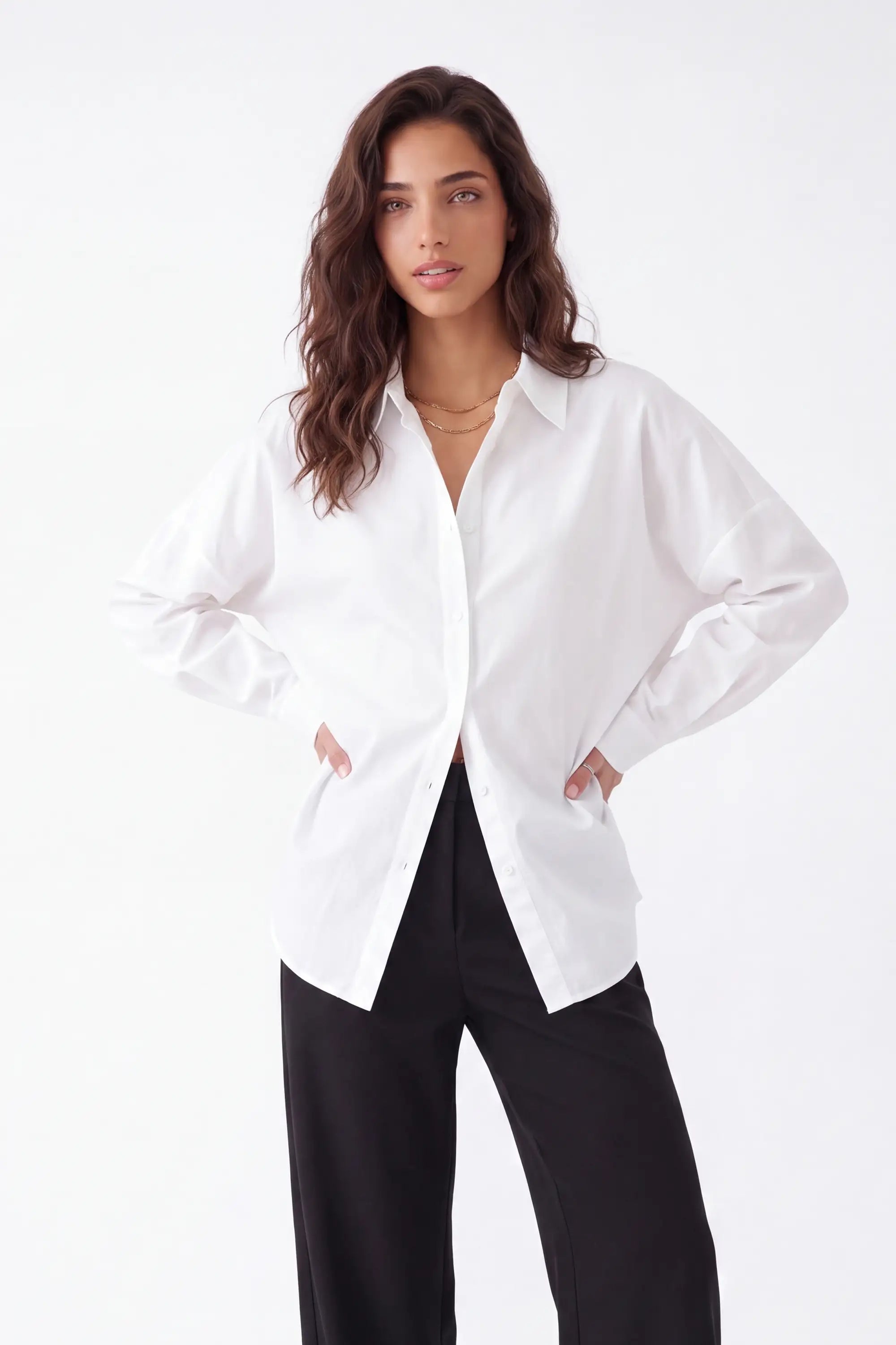White Oversized Shirt with Free Me Hummingbird and Flamingo Tropical Embroidery on model, studio view 3 – Elppis 3J5F01718BT