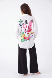 White Oversized Shirt with Free Me Hummingbird and Flamingo Tropical Embroidery on model, studio view 5 – Elppis 3J5F01718BT