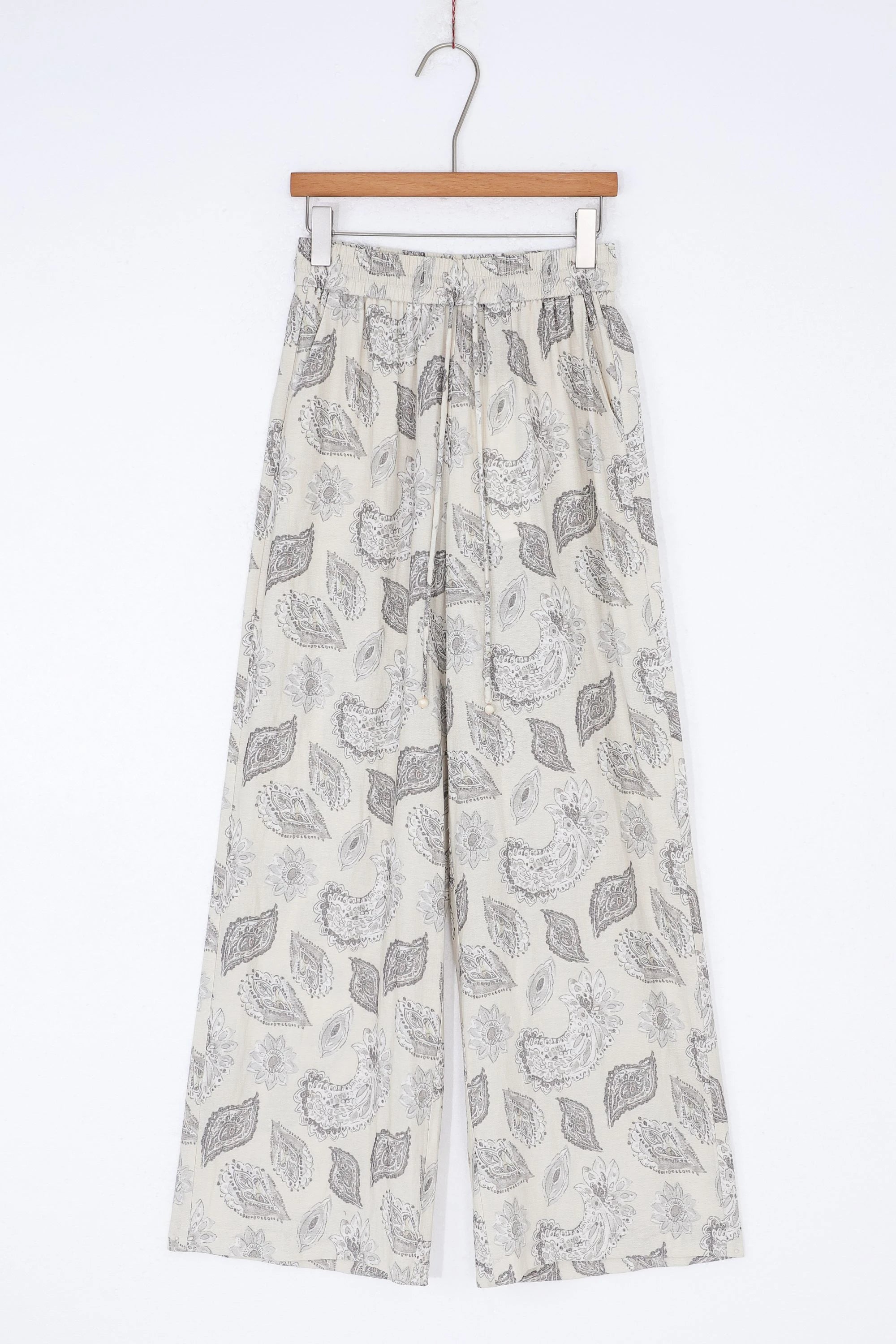 Elppis Beige Paisley Print Button-Front Sleeveless Vest, product packshot on white background — SKU 1J6D12455BR