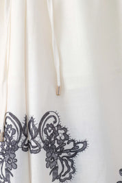 Ivory Wide-Leg Pants with Black Lace Floral Border Print product detail 2 – Elppis JD4I7642BO