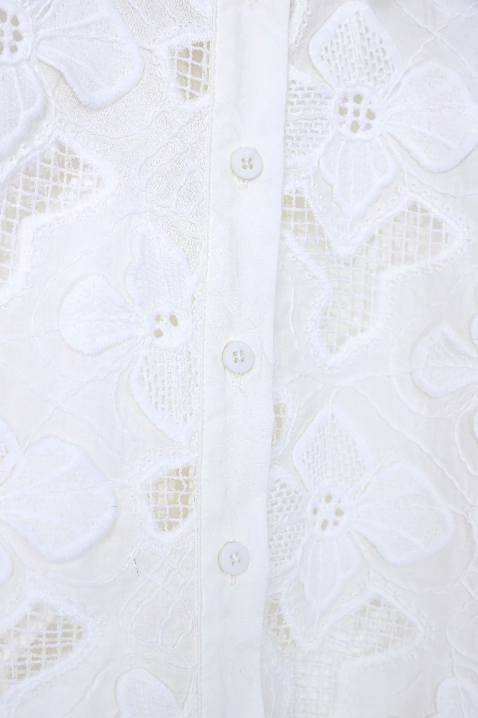 White Floral Cutwork Embroidery Long-Sleeve Shirt product detail 2 – Elppis P3F9148BE-02CM
