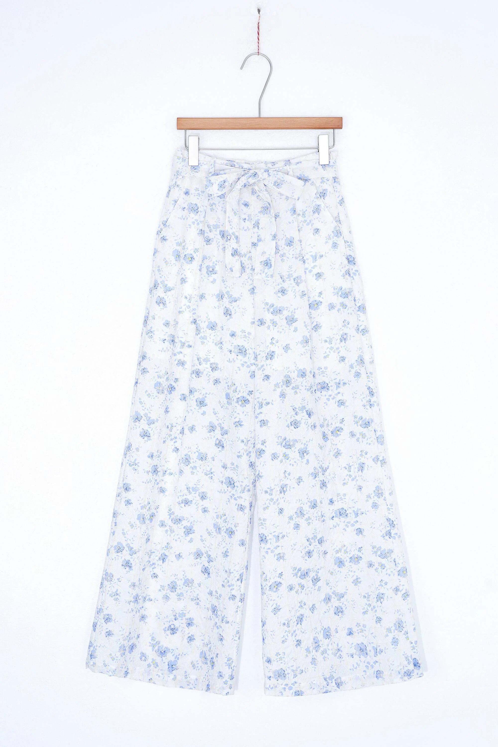 Elppis White and Blue Floral Quilted Wide-Leg Pants, product packshot on white background — SKU JD4I5566BO
