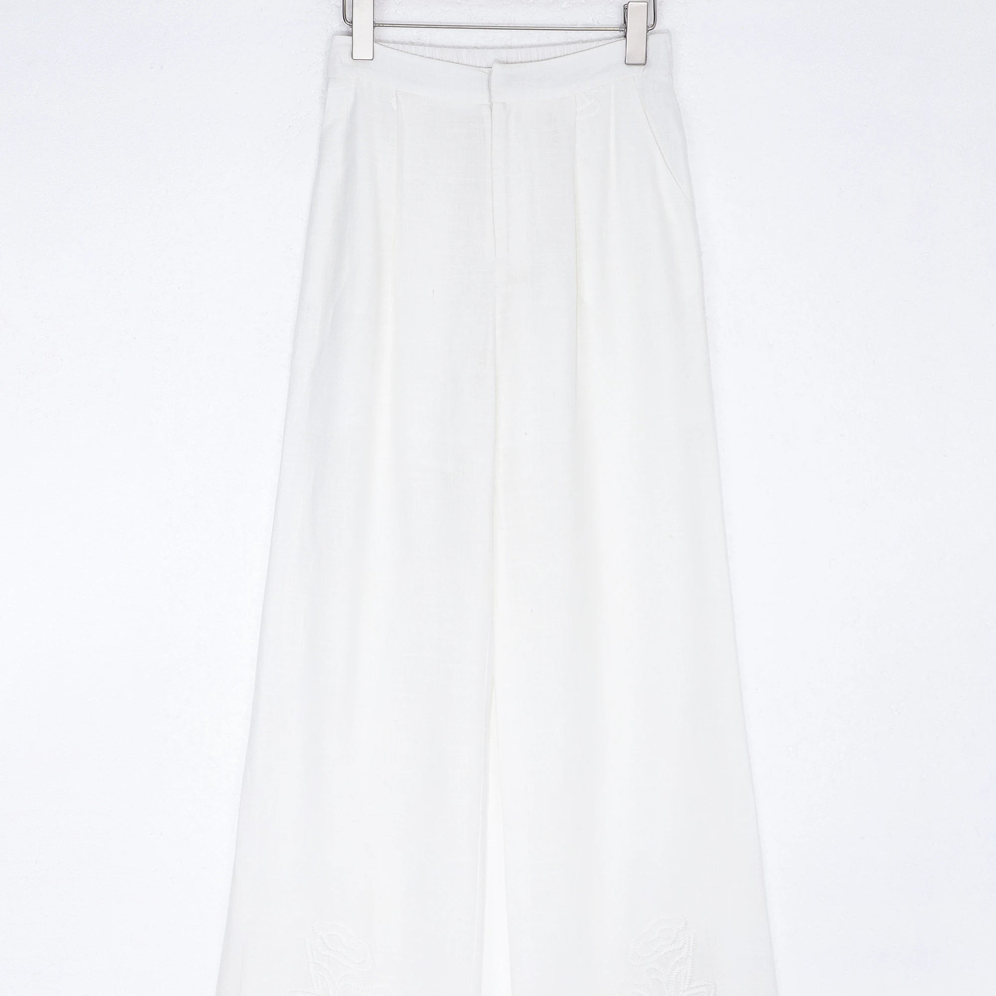 Elppis White Sleeveless Embroidered Linen-Blend Tank Top, product packshot on white background — SKU 3J6D12339BT