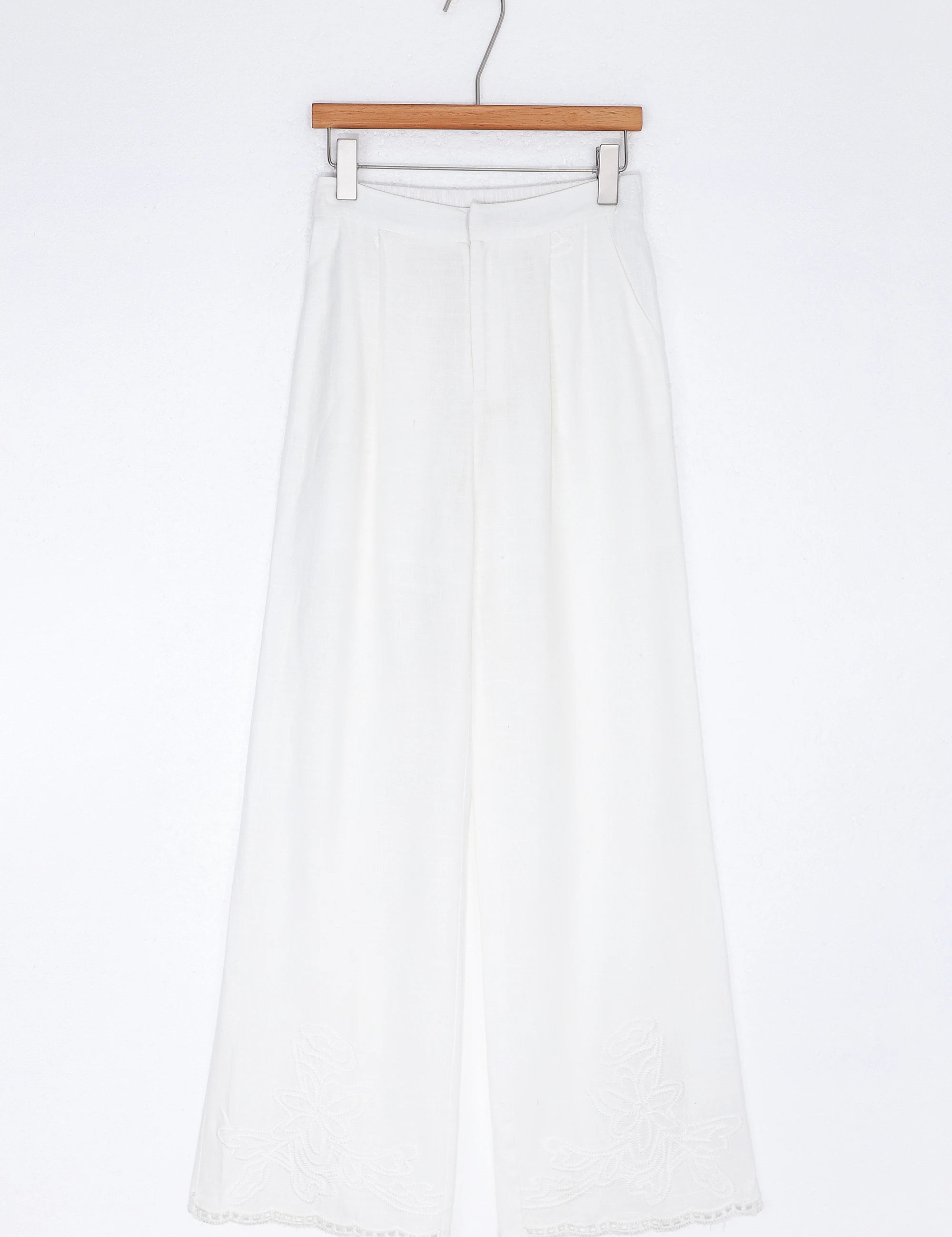 Elppis White Sleeveless Embroidered Linen-Blend Tank Top, product packshot on white background — SKU 3J6D12339BT