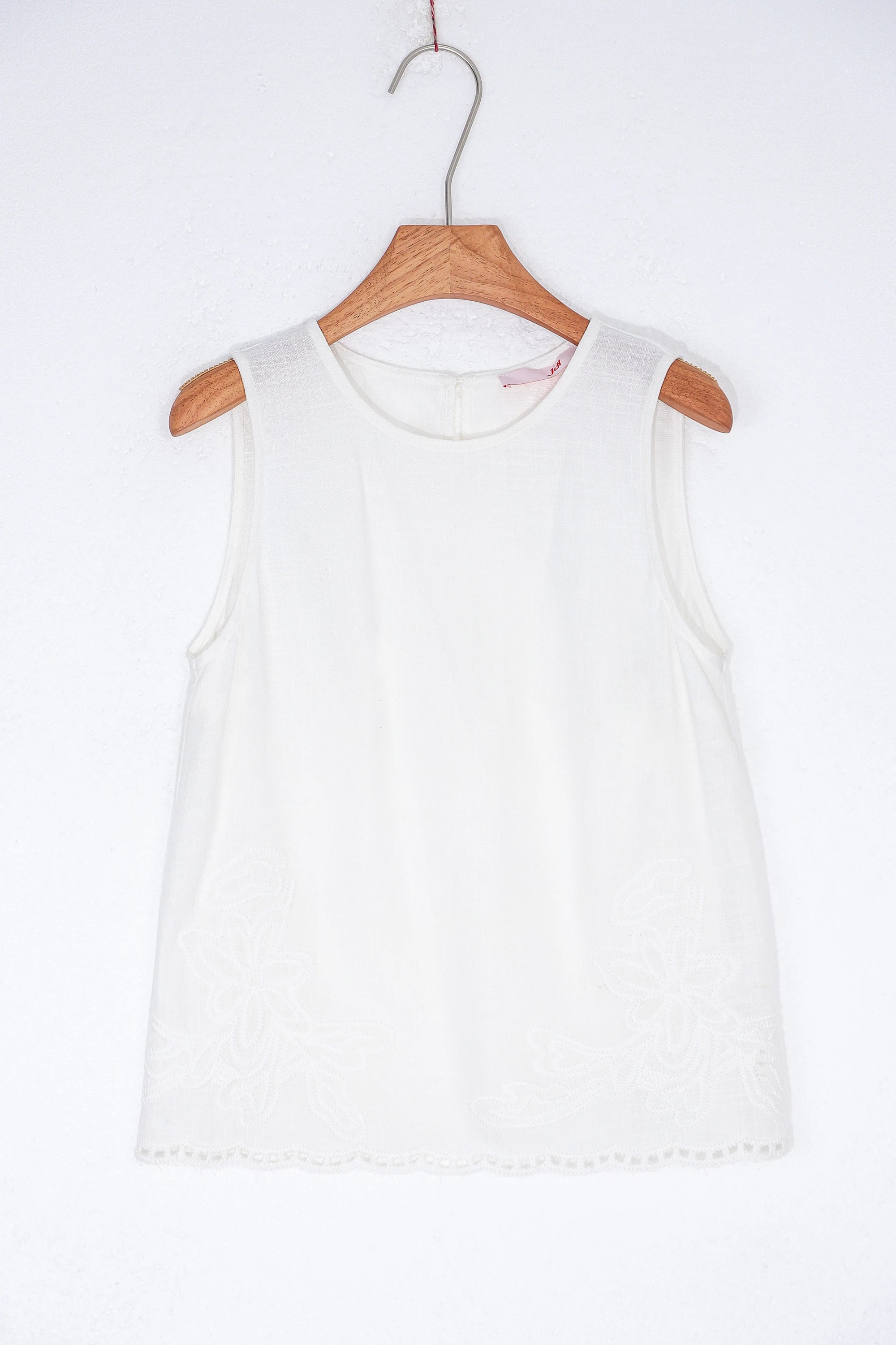 Elppis White Sleeveless Embroidered Linen-Blend Tank Top, product packshot on white background — SKU 3J6D12339BT