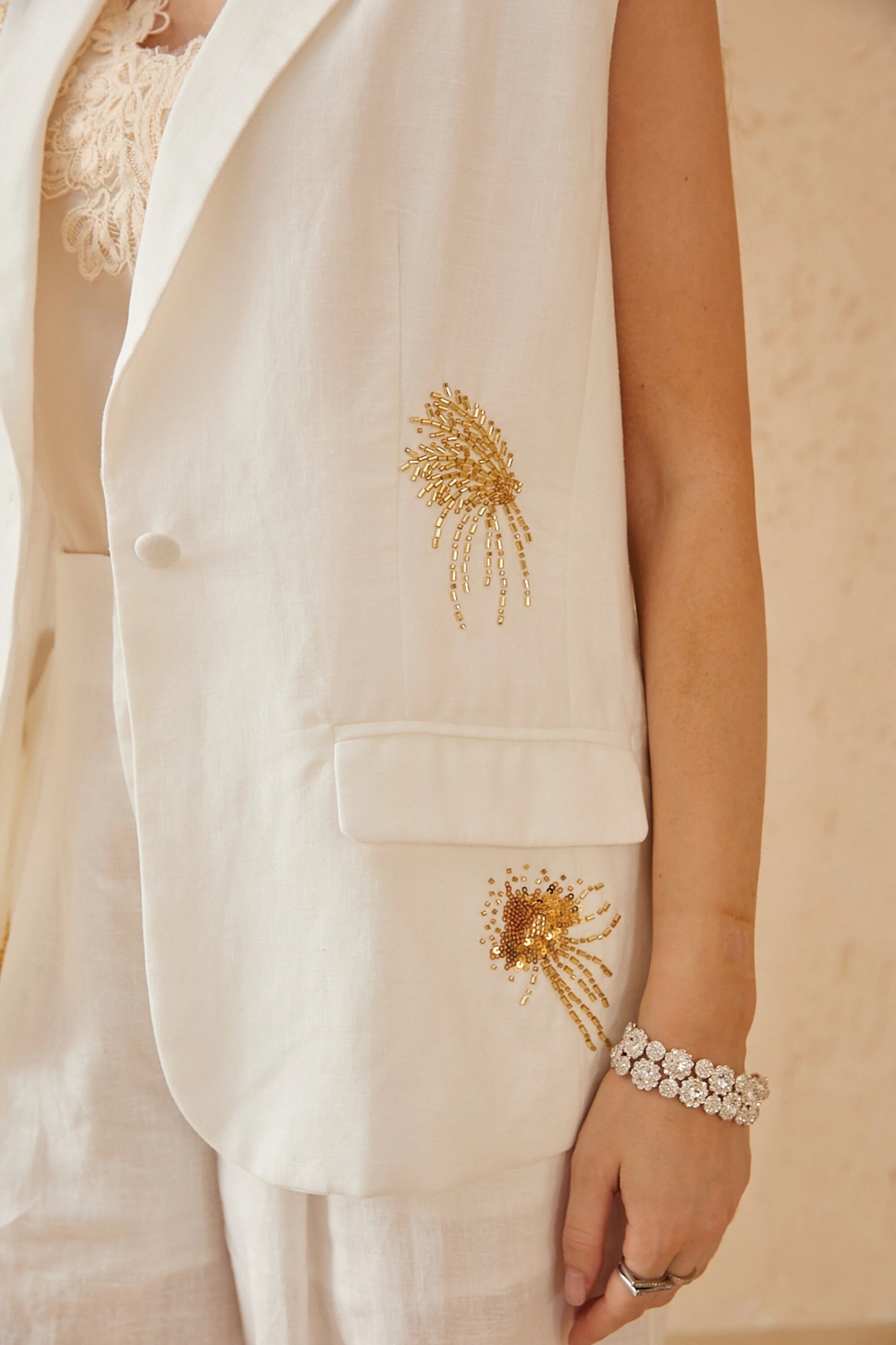 Elppis Linen Blend Vest, product detail view — SKU JD4D6656BO